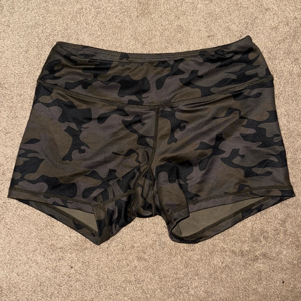 Born primitive shorts